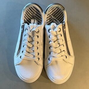 NWT Täōs Z Soul Tennis Shoes